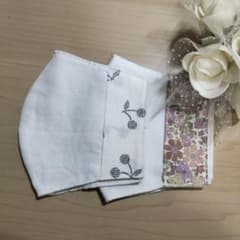 ハンドメイド 白地 植物模様 花柄マスクカバーのサムネイル
