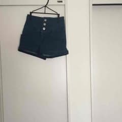 ハイウェストショートパンツのサムネイル