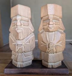 昭和レトロ】北海道土産 アイヌ木彫り人形 台座付き - メルカリ