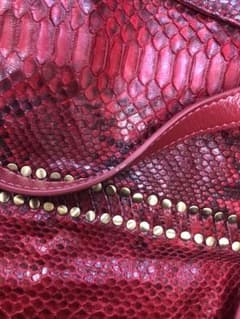 お値下げ　蛇？皮ショルダーバッグのサムネイル