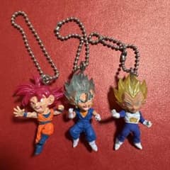 ドラゴンボール UDMガチャキーホルダー 3体 - メルカリ