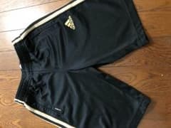 adidasハーフパンツ130㎝のサムネイル