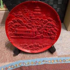 中国の古代の神の祭祀に用いる三足器の青銅器の鼎(かなえ)を木の装飾的 漆器飾り 中国の古代の神の祭祀に用いる三足器の青銅器の鼎(かなえ)を木の装飾的