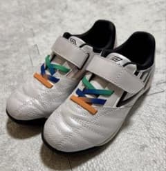 アンブロ　ジュニアサッカートレーニングシューズ　アクセレイター　18cmのサムネイル