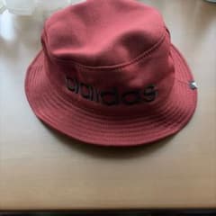 adidas バケットハット 赤