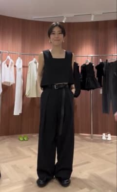 machattマチャット クロップドベスト ブラック 正規品 - メルカリ