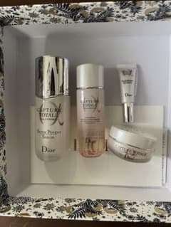 Dior スキンケアセット　ポーチ付きのサムネイル