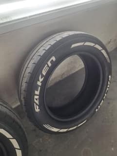 人気　品薄タイヤ　ファルケン　FALKEN W11 215/60R17のサムネイル