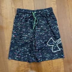 美品☆アンダーアーマー　ハーフパンツのサムネイル