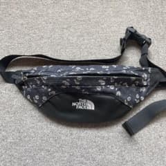 【美品】THE NORTH FACE 花柄 ボディバッグのサムネイル