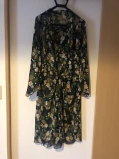 ほぼ未使用！　ロングガウン　花柄　薄手のサムネイル