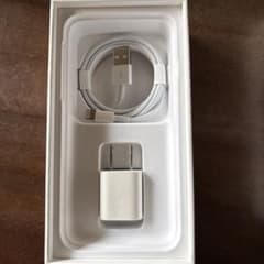Apple iPhone SE 64GB 付属品付きのサムネイル