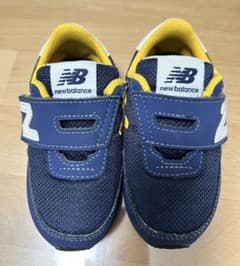 New Balance IV720ベビースニーカー 14cmネイビー×イエローのサムネイル