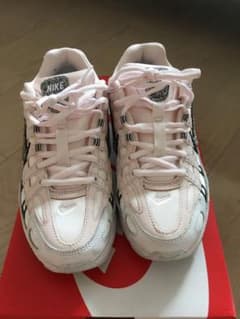 Nikeスニーカーのサムネイル