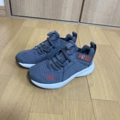 PUMA キッズシューズ グレーのサムネイル