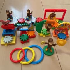 おさるのジョージ　ハッピーセット8点のサムネイル