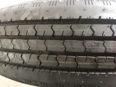 ダンロップ トラックタイヤ 新車外しタイヤのサムネイル