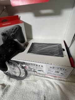 【外箱完備/純正プロコン付】Nintendo Switch 新型（ジョイコン無）