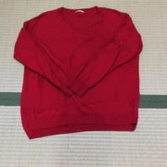 きら様専用　GU　赤Vネックニットのサムネイル