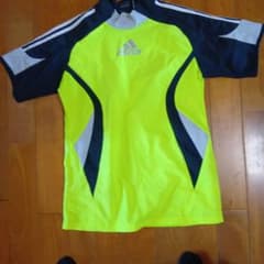 adidas 蛍光イエロー 半袖シャツ - メルカリ