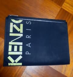 KENZO。ケンゾー。クラッチバッグ！ロゴ入り！！のサムネイル