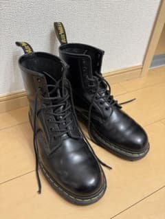 Dr. Martens ブラック ミッドカットブーツのサムネイル