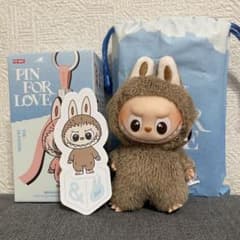 〈&〉THE MONSTERS PIN FOR LOVE イニシャル　ラブブのサムネイル