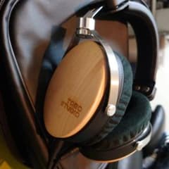 純正バランスケーブル付きTago stdio T3-01 モニターヘッドホンのサムネイル