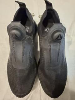 Reebok ポンプフューリー 黒 スニーカーのサムネイル