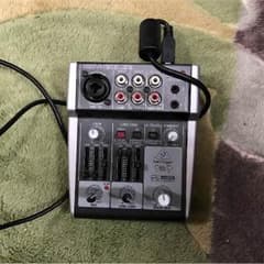 ベリンガー オーディオインターフェースのサムネイル