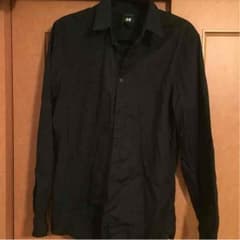 H&M 黒シャツのサムネイル