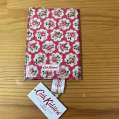 Cath Kidston フラワープリント パスポートケース　新品未使用のサムネイル