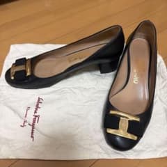【正規品】Salvatore Ferragamoフェラガモ ヴァラ パンプス 黒のサムネイル