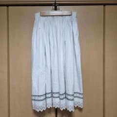 トリコ・コムデギャルソン 刺繍ロングスカート 白 トリコ・コムデギャルソン 刺繍ロングスカート 白 - メルカリ