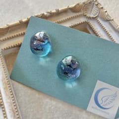 【在庫SALE】サメ 海 グラデーション レジン ピアスのサムネイル