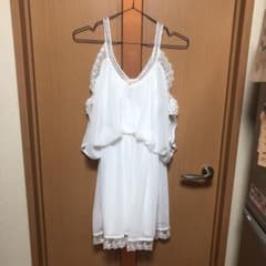 【期間限定値下げ中!!】大人気♡DaTuRa  ミニオフショルワンピのサムネイル