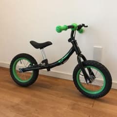 キックバイク　トレーニングバイク　ストライダーのサムネイル