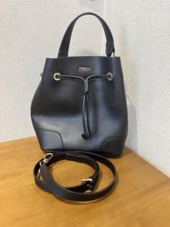 FURLA ショルダーバッグ ブラック ショルダー紐取り外し可能、ポーチ付きのサムネイル