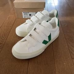 VEJA Recife ロゴクロムフリーレザー 白&エメラルド #38 - メルカリ