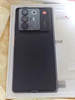 ほぼ新品使用僅少ワイモバイル フォルダブル nubia fold A502ZTのサムネイル