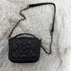 MARY QUANT スクエアキルト デイジーミニショルダーバッグ 黒のサムネイル