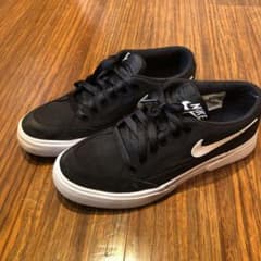 NIKE ナイキ スニーカーのサムネイル