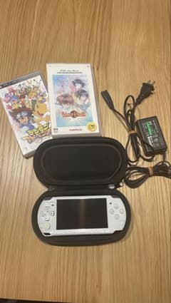PSP 本体 + ゲーム2本　ジャンク品のサムネイル
