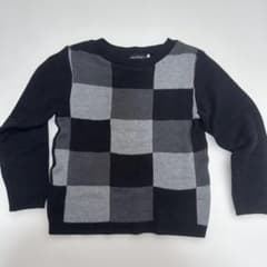 【美品】Bebe チェック柄ニットセーター（黒・グレー） 120 サイズのサムネイル