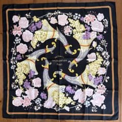 HERMÈS エルメス　カレ　90 花と葡萄　スカーフ　ビンテージ　松坂屋 HERMÈS エルメス カレ 90 花と葡萄 スカーフ ビンテージ 松坂屋 - メルカリ