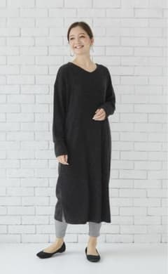 授乳服　モーハウス Vネック 黒ニットワンピースのサムネイル