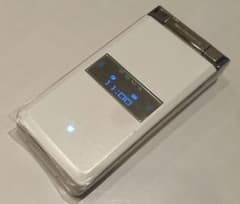 Excellent condition, rare, app/game compatible, Docomo SH904i WHITE feature phone.