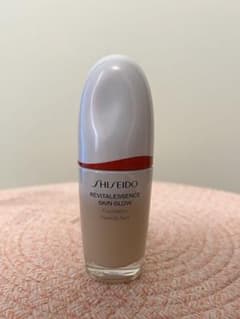 SHISEIDO エッセンス　スキングロウ　ファンデーション 130 Opalのサムネイル