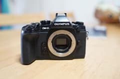 OLYMPUS OM-D EM-1 ミラーレスのサムネイル
