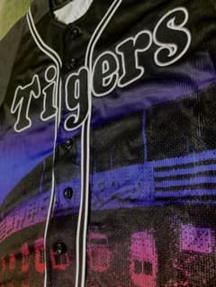 【レア】阪神タイガース デザインジャージ 甲子園 花火 1000枚限定 サイズS レア】阪神タイガース デザインジャージ 甲子園 花火 1000枚限定